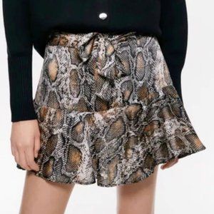 Zara Snakeskin Flare Ruffle Bottom Skort  Size Large